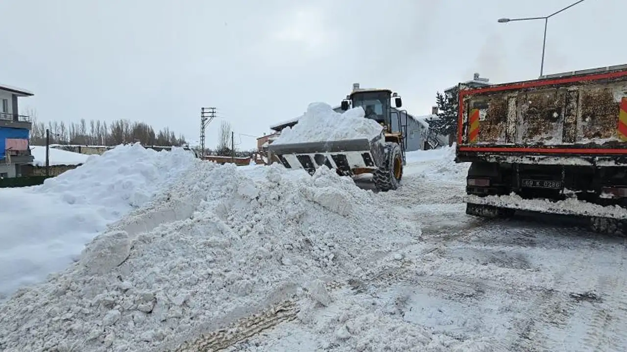 Bayburt Aydıntepe’de karla mücadele sürüyor: Ekipler sahada