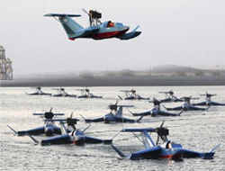 İran "uçan deniz botu" yaptı