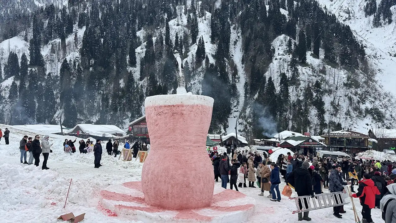 Ayder’de kardan adam festivali renkli görüntülerle başladı