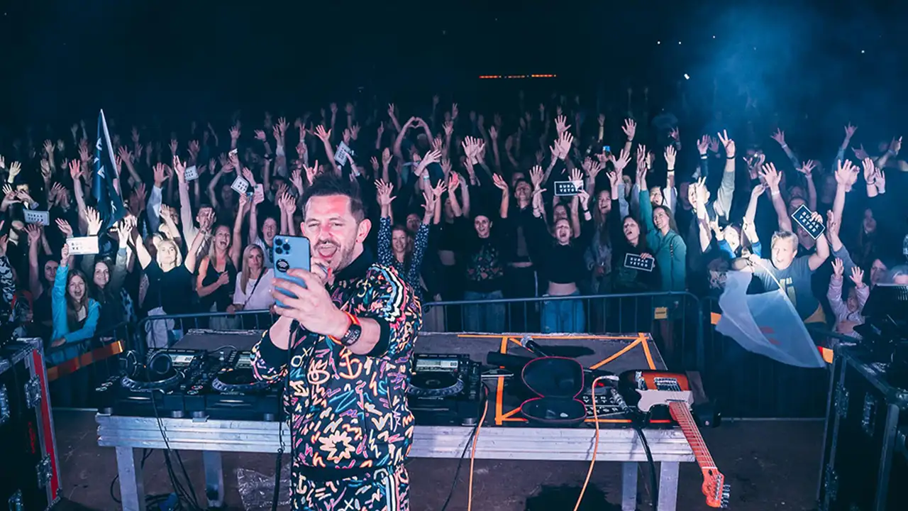 Dünyaca ünlü DJ Burak Yeter Haber61'den gençlere seslendi: "Bize ulaşın, elimizden geldiği kadar destek verelim"