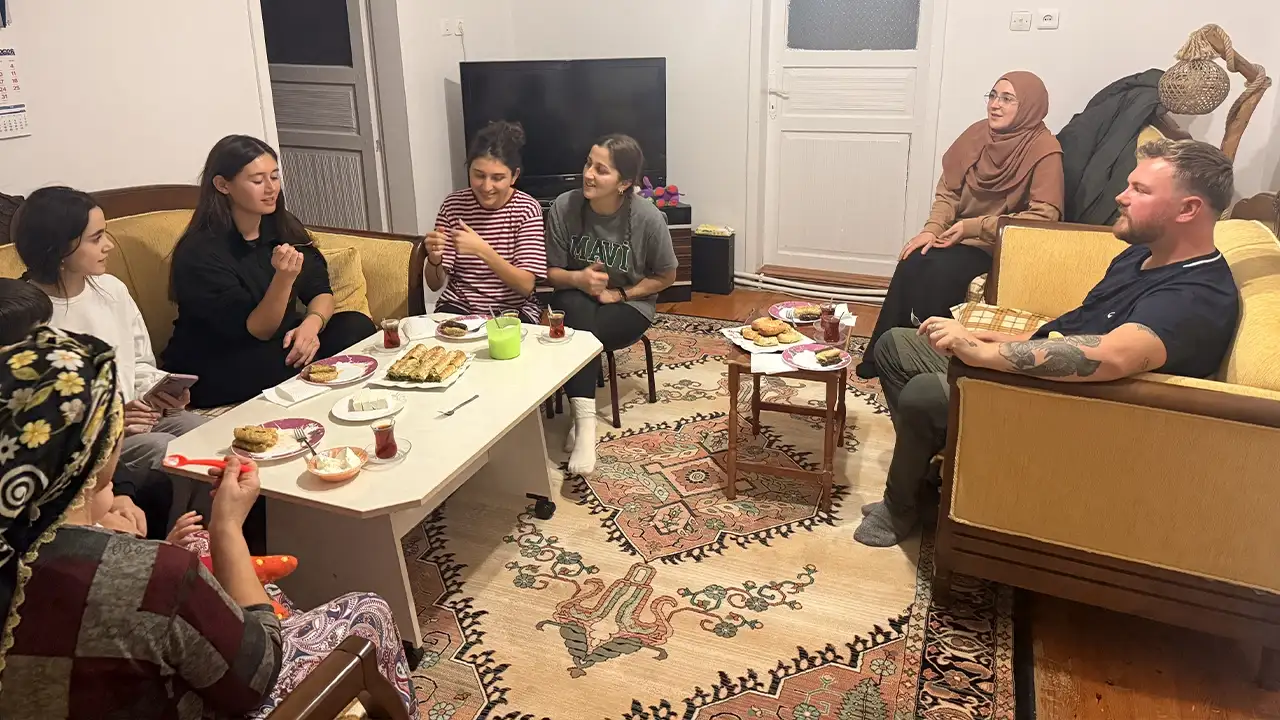 İngiltere’den yola çıktılar, Samsun Alaçam’da mola verdiler