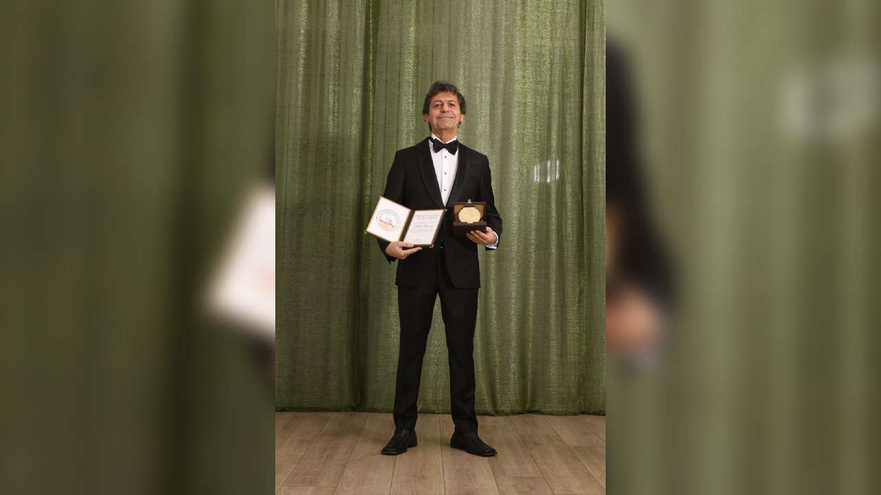 Dünyaca Ünlü Yazar Akif Manaf 2025 Yılı International Peace Prize Ödülü’nü Aldı