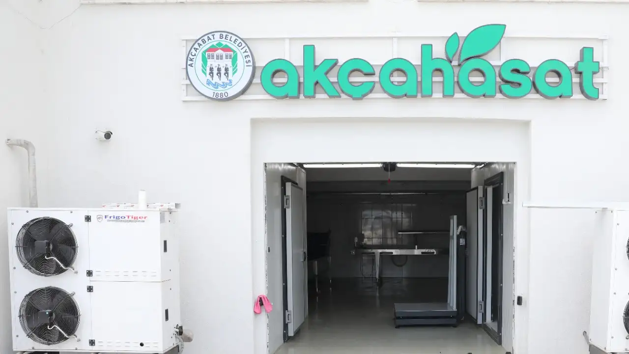 Akçaabat’ta aronya ve Trabzon hurması işlenerek raflara taşınıyor