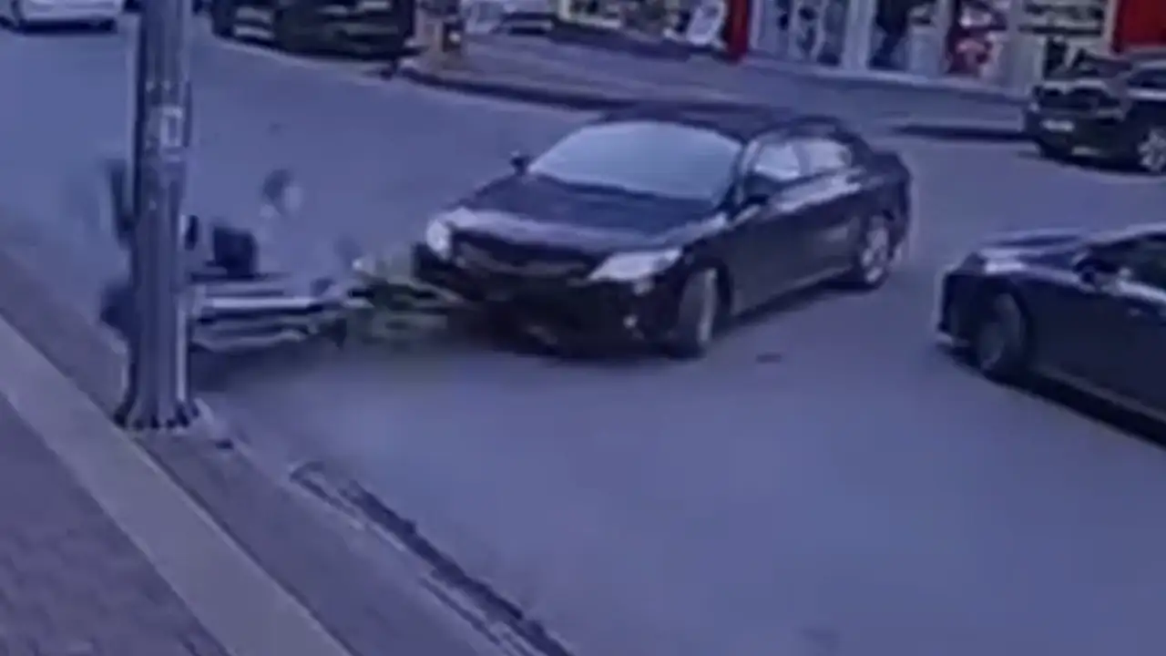 Çarşamba’daki çarpışma kamerada: Motosiklet sürücüsü yaralandı