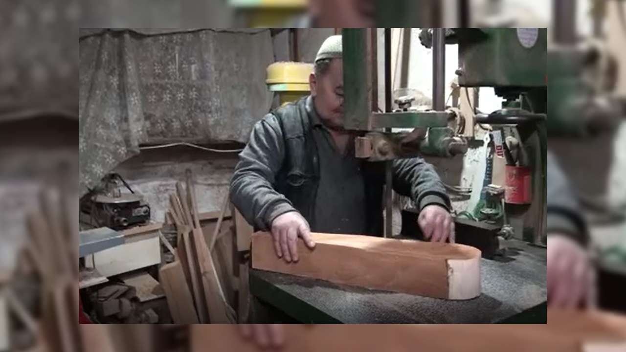 Giresun’da “yapıyor ama çalamıyor”: Sıra dışı kemençeler ilgi odağı oldu