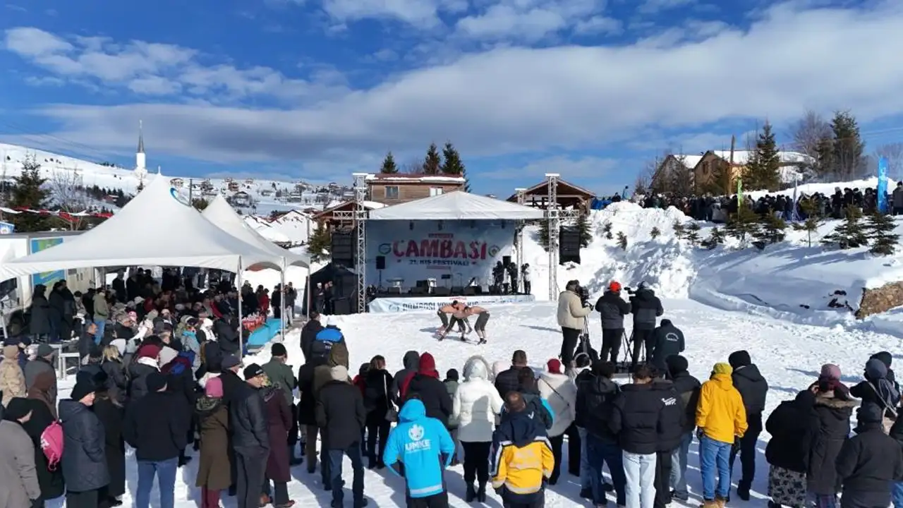 Ordu’da 2 bin rakımda festival: Çambaşı Yaylası kışla şenlendi
