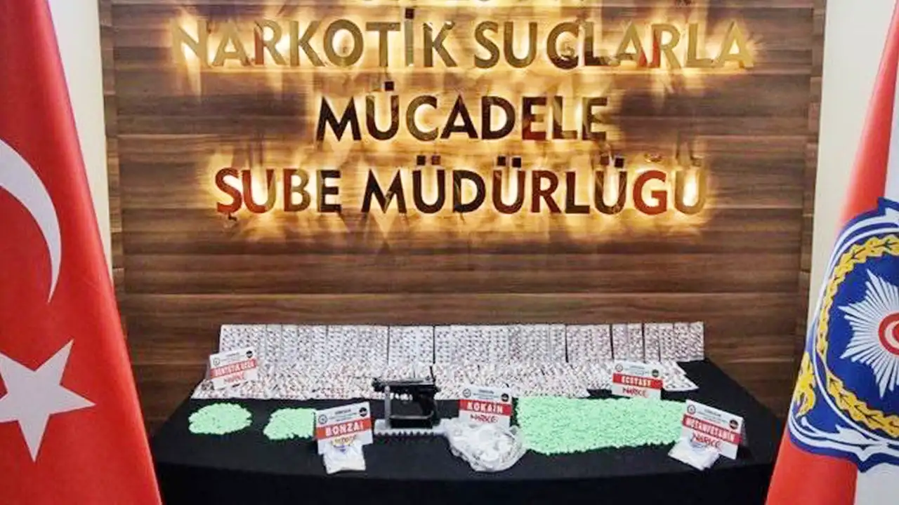 Giresun’da zehir tacirlerine darbe: Araçtan uyuşturucu ve silah çıktı