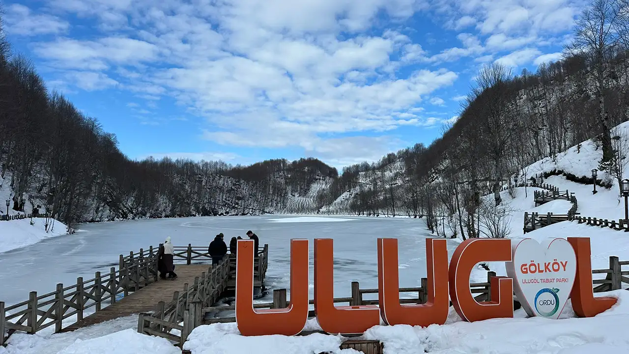Ordu Ulugöl soğuk havayla buz tuttu: Kartpostallık görüntüler oluştu