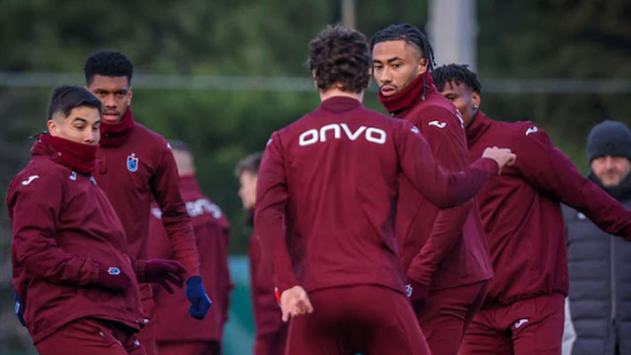 Trabzonspor'da Antalyaspor hazırlıkları başladı: Sahada hem çalışma hem kutlama vardı