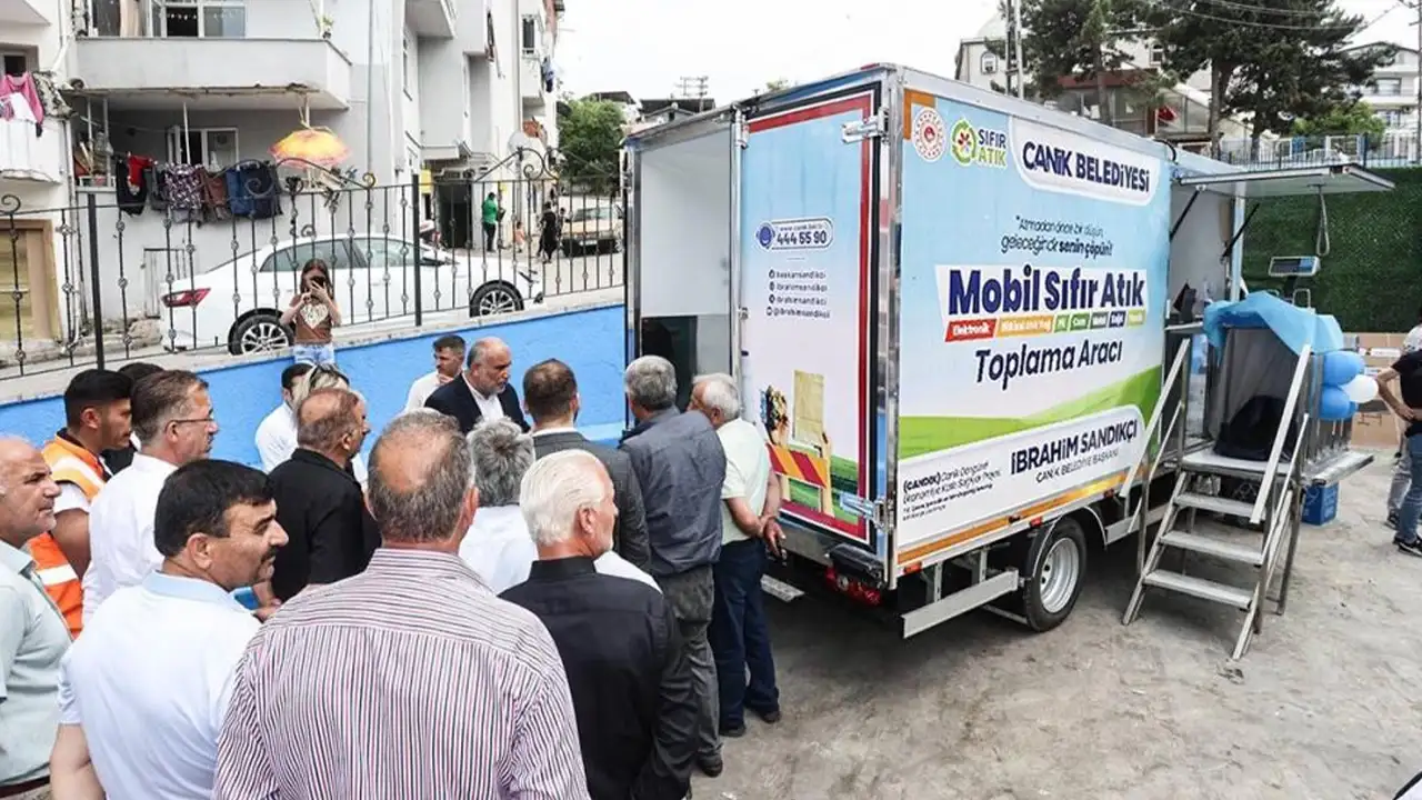 Canik’te sıfır atık artık mahallelerde: Mobil araç hizmete girdi