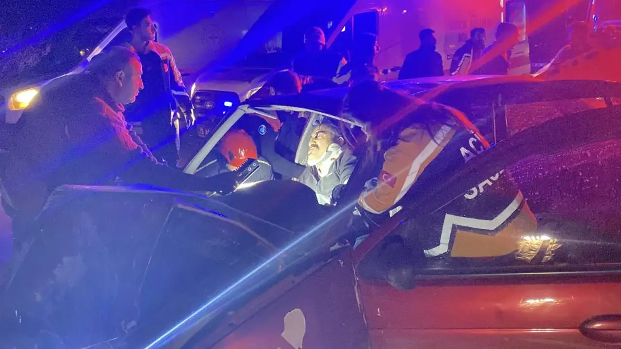 Çorum’da trafik kazası: Otomobiller hurdaya döndü, 8 yaralı