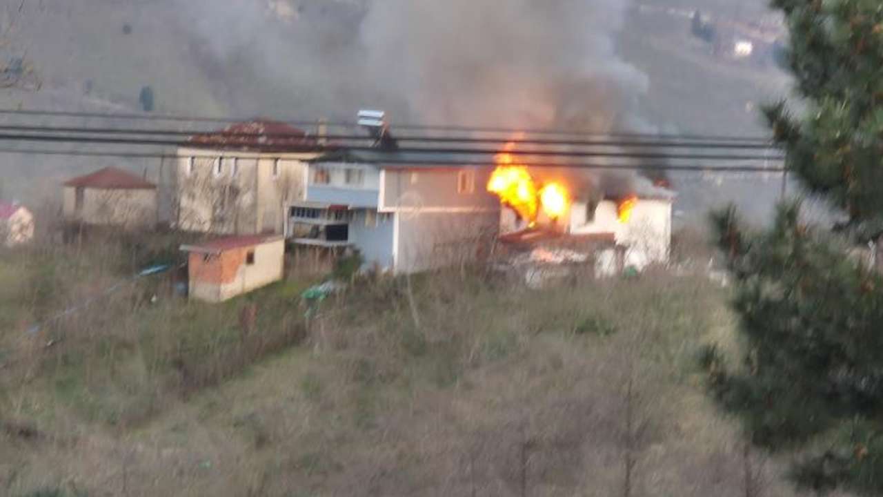 Mahallede korku dolu dakikalar: Alevler kısa sürede tüm evi sardı