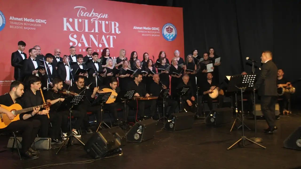 TMHOYDER’den sanat dolu gece: Gençler alkışlarla ayakta
