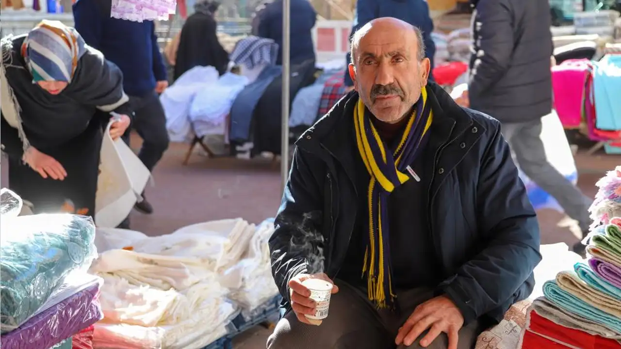 Gümüşhane'de 52 yıllık pazarcıdan altın öğüt: “Yemin eden esnaftan mal almayın”