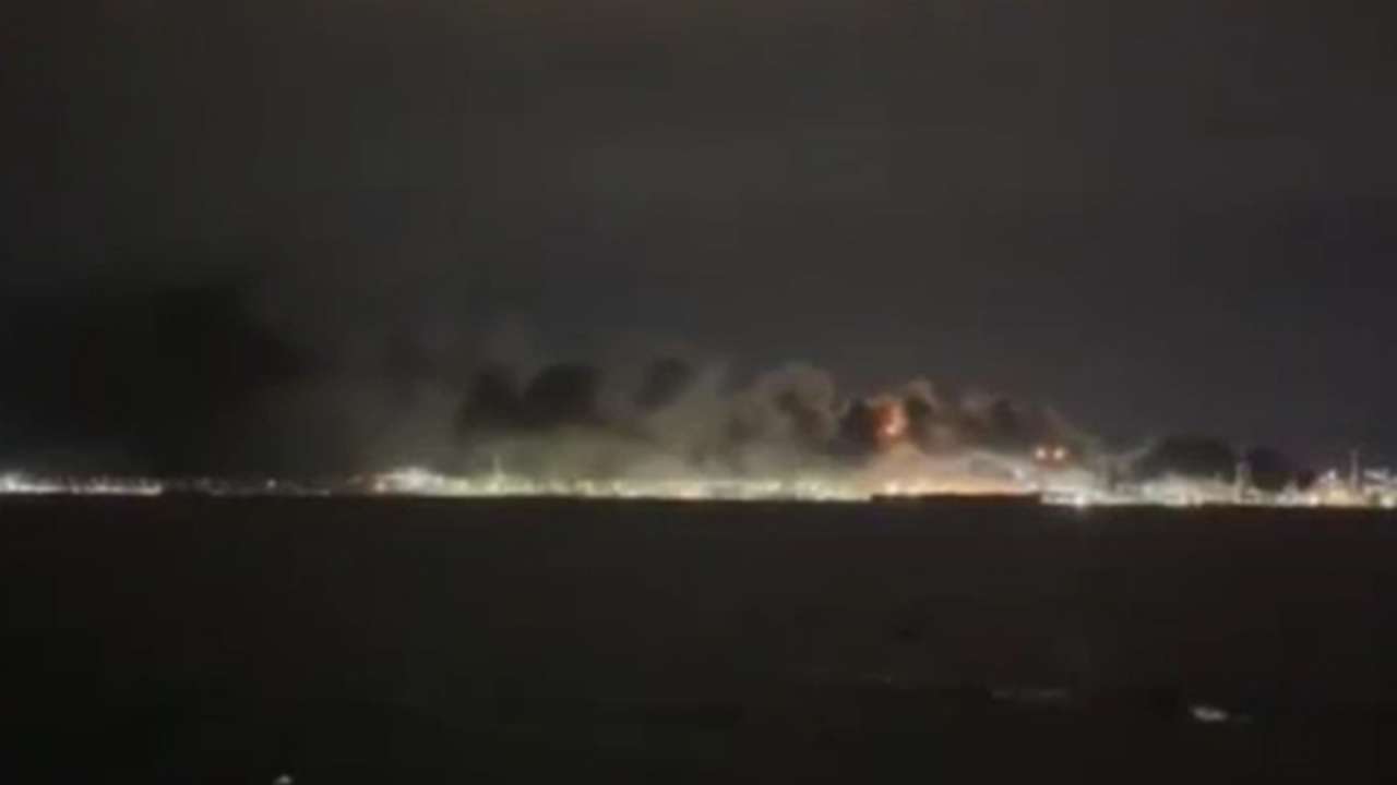 TÜPRAŞ İzmit rafinerisinde patlama: Benzin tankı alevlere teslim oldu