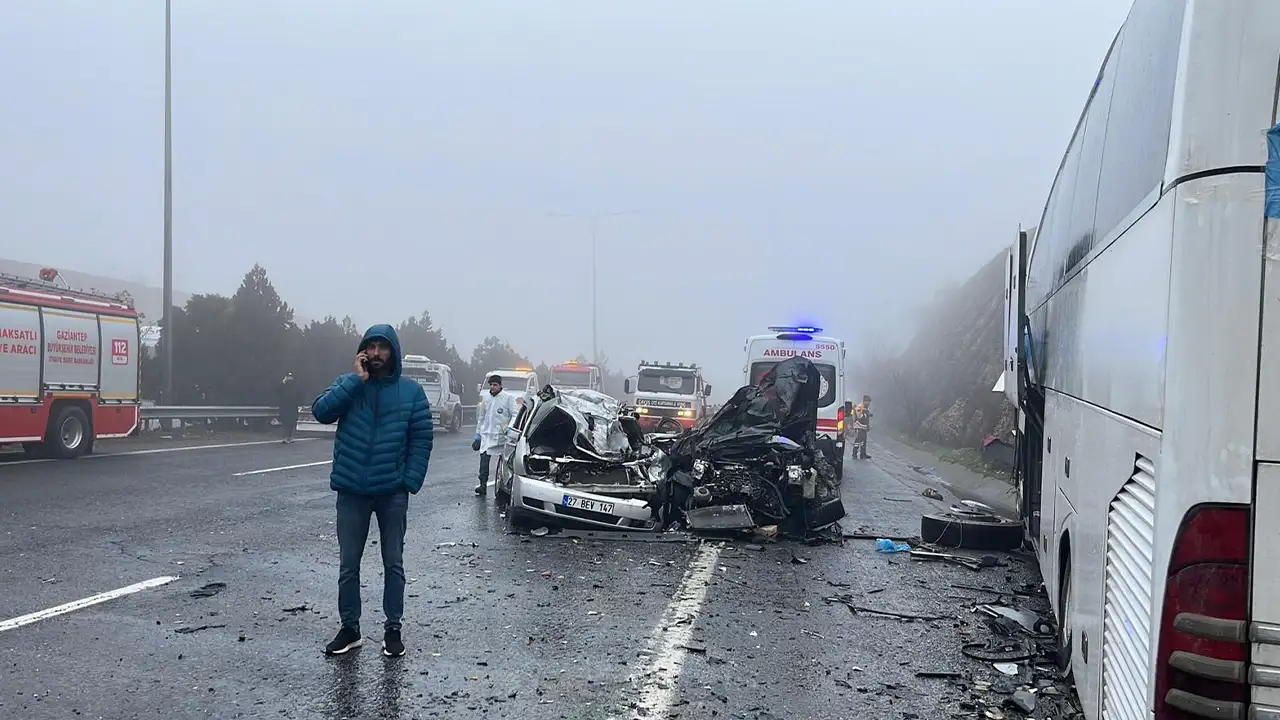 Gaziantep’te yoğun sis faciası: Zincirleme kazada 2 ölü, 10 yaralı