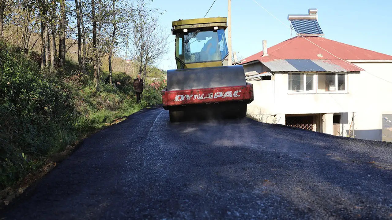 Akçaabat’ta yol ve altyapı seferberliği: İlçe genelinde çalışmalar sürüyor