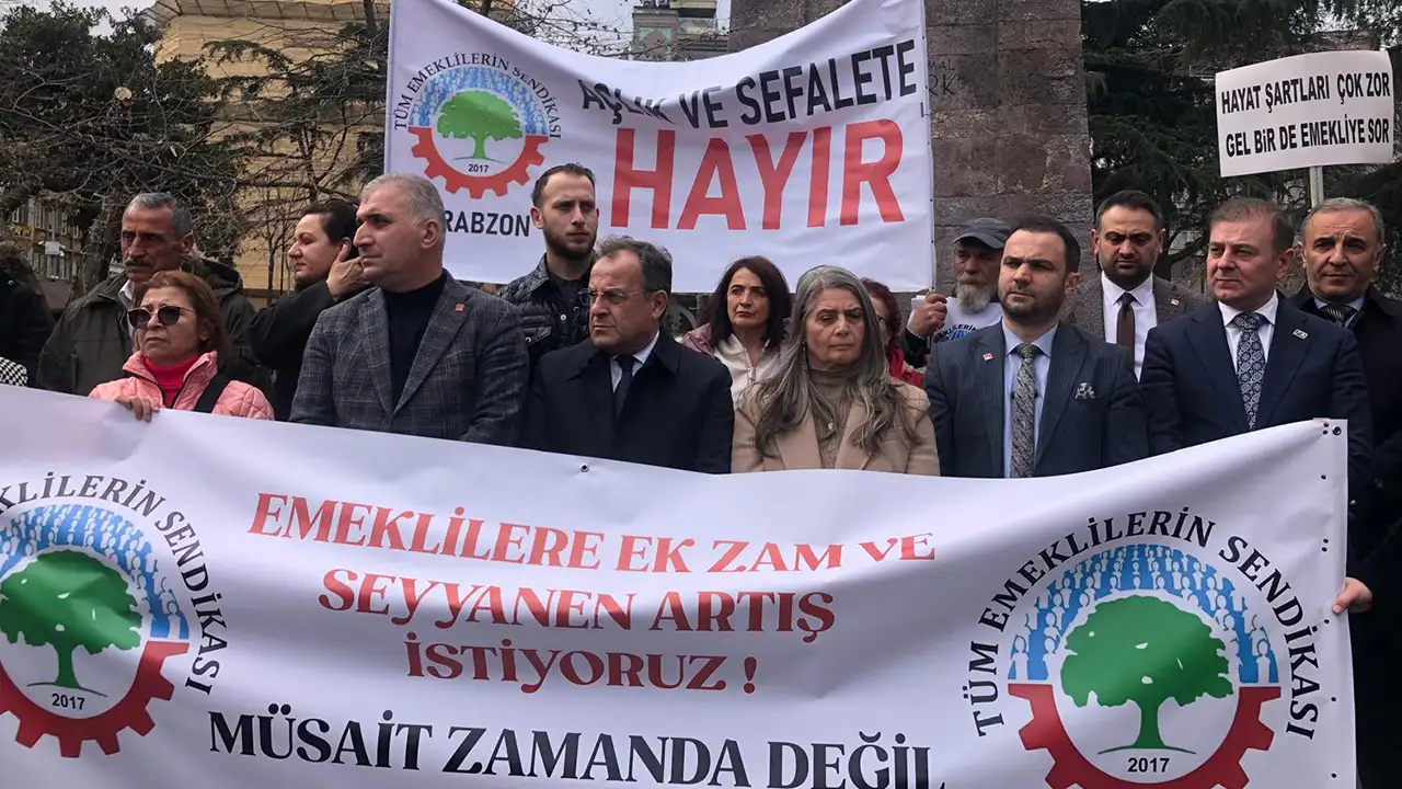 Emekliler Trabzon meydanda haykırdı: “Müsait zaman yok, geçinemiyoruz!”
