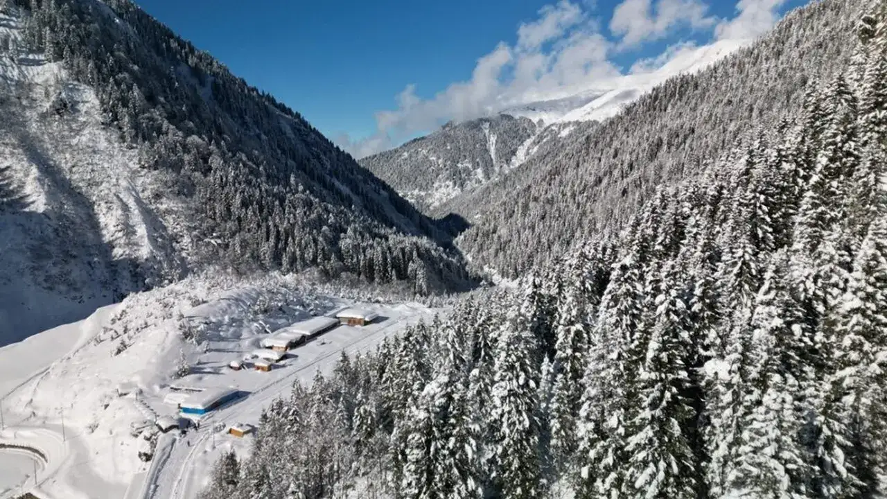 Trabzon’da kış zorladı: İl genelinde yollar ulaşıma kapalı