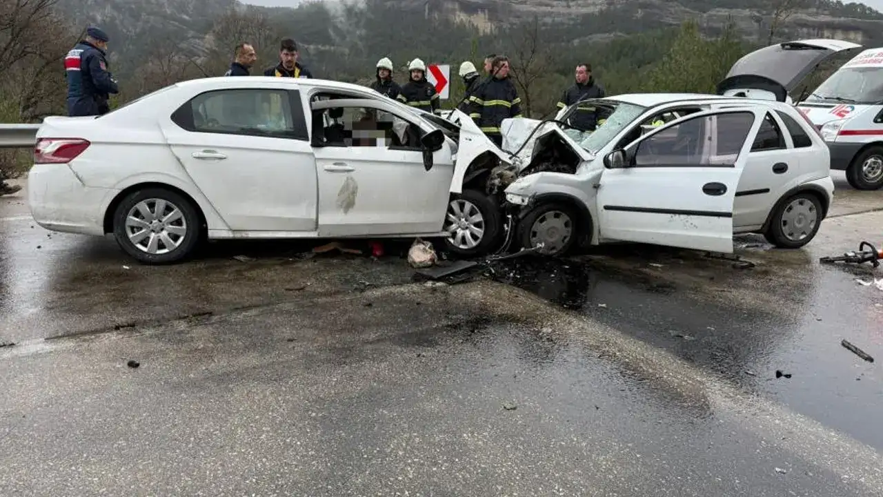 Antalya-Isparta yolunda feci kaza: 6 ölü, 6 yaralı