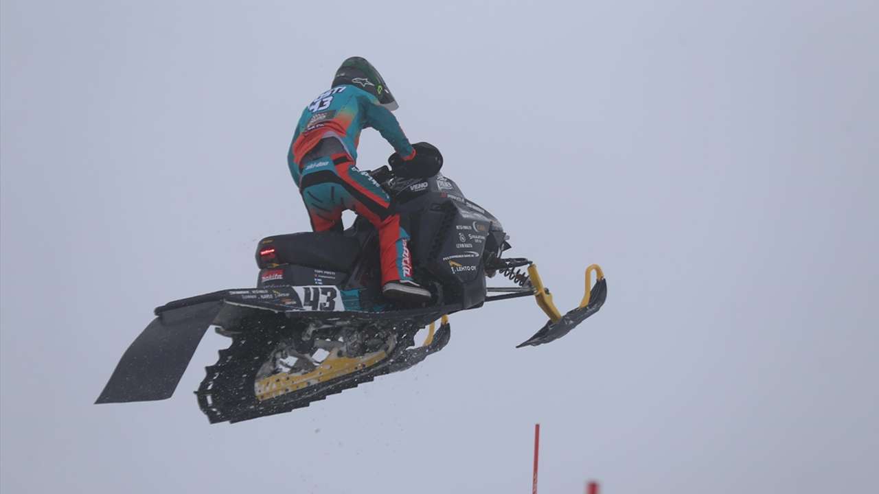 Rize’de adrenalin zirve yaptı: Dünya kar motosikleti şampiyonası tamamlandı