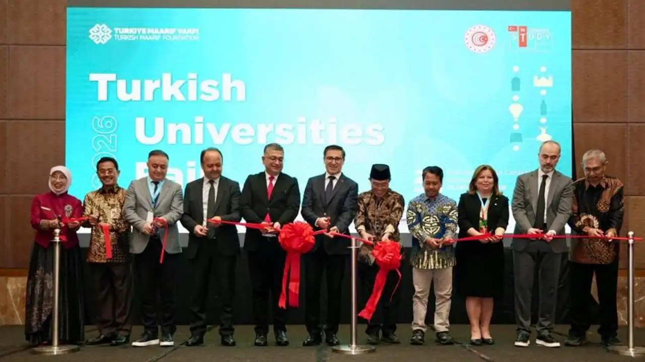 Bayburt Üniversitesi Endonezya’da eğitim fuarında temaslarda bulundu