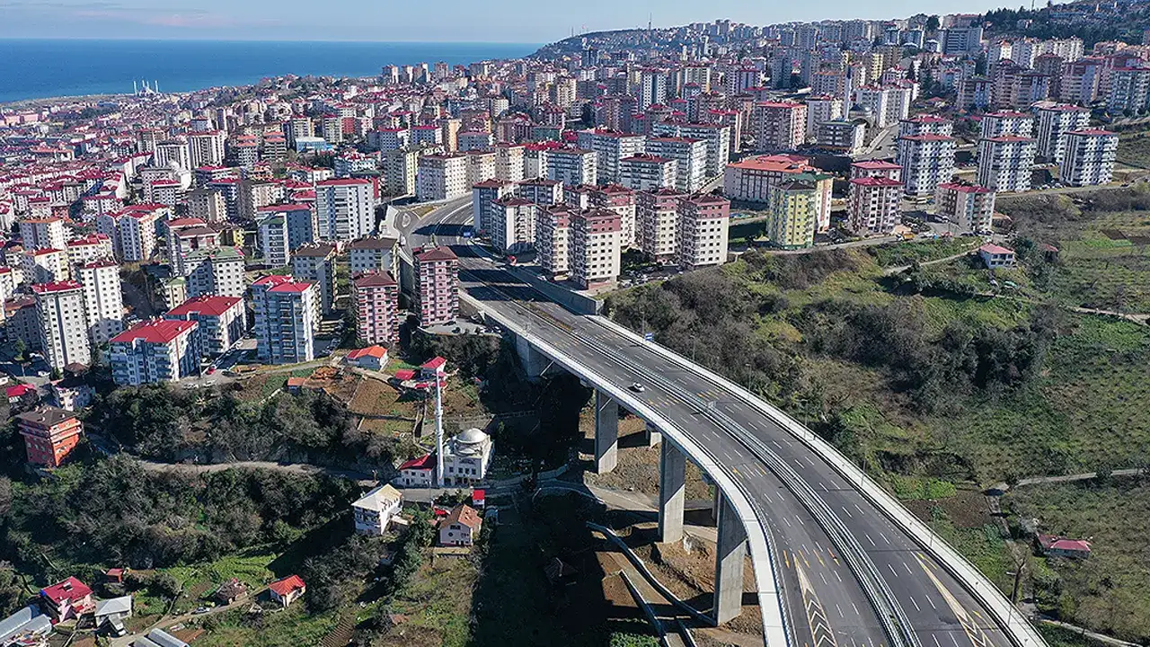 Trabzon’da direksiyon başındakilere uyarı: Birçok yol tek şeride düştü