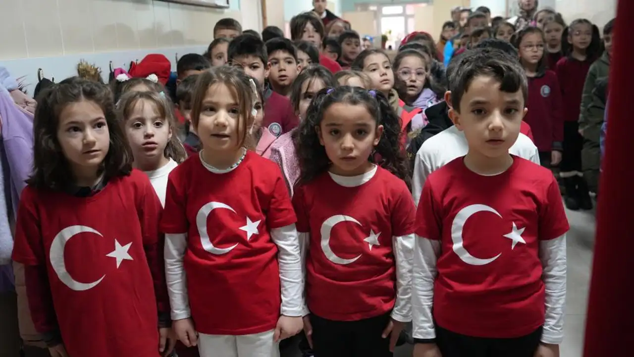 Bayburt’ta ikinci dönem bayrak sevgisi temasıyla başladı