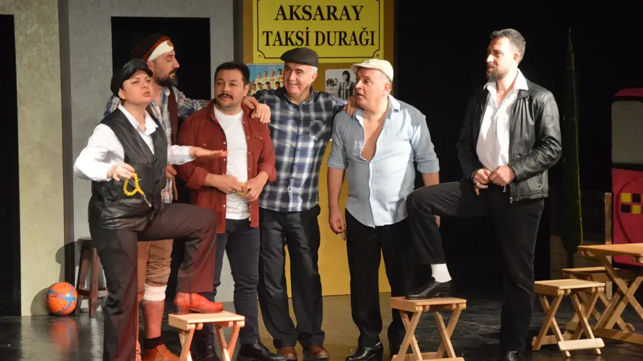 “Şoför Nebahat” Trabzon’da sahneye damga vurdu