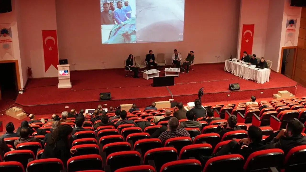 Samsun Şehir Hastanesi’nde zorlu vakalar canlı yayında ele alındı