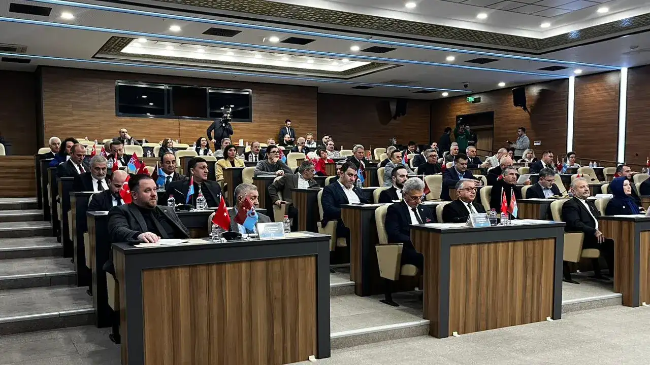 Ortahisar Belediyesi’nin burs çalışmalarına AK Partili isimden destek