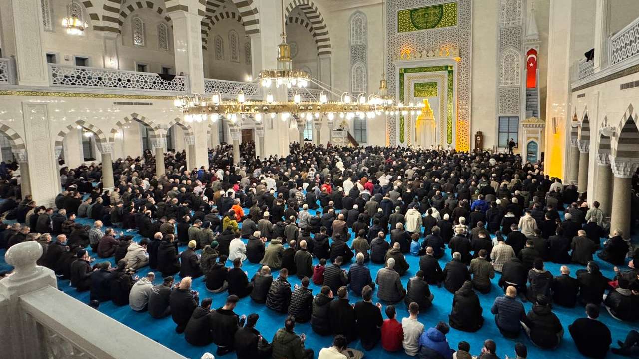 Trabzon ve bölge illerinde Berat Kandili idrak edildi