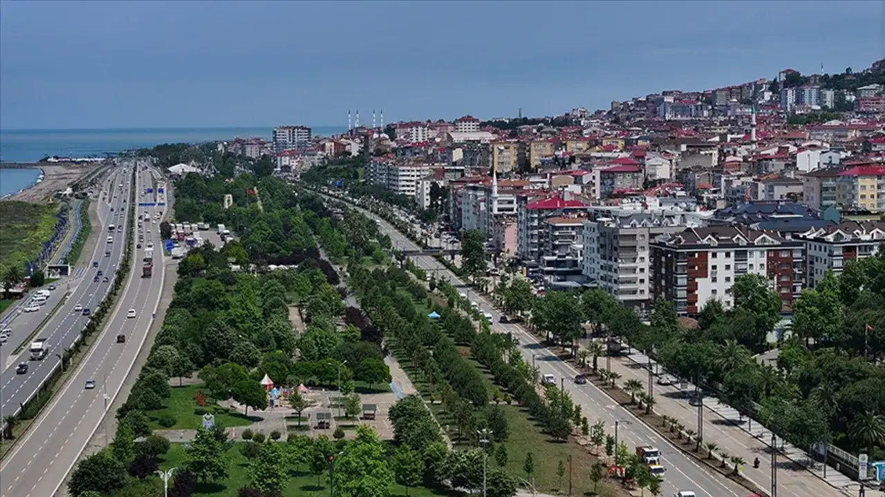 Trabzon’da direksiyon başındakiler dikkat:Trafik birçok noktada yavaş