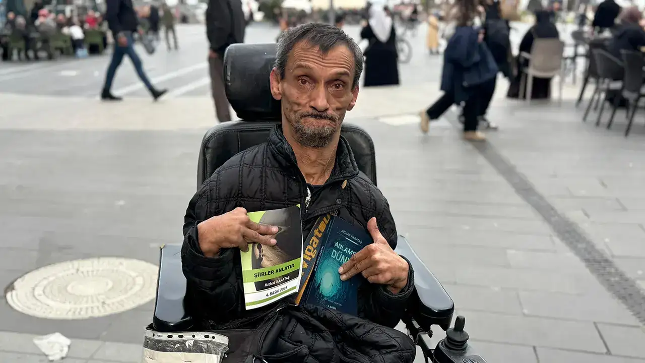 Ordu'da yaşam mücadelesi: Kendi yazdığı kitapları satıyor