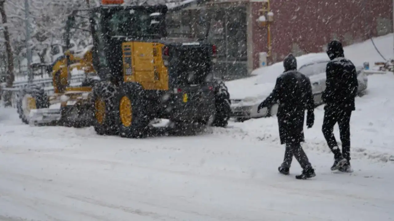 Bayburt’ta kar yeniden etkisini artırdı, kent beyaza büründü