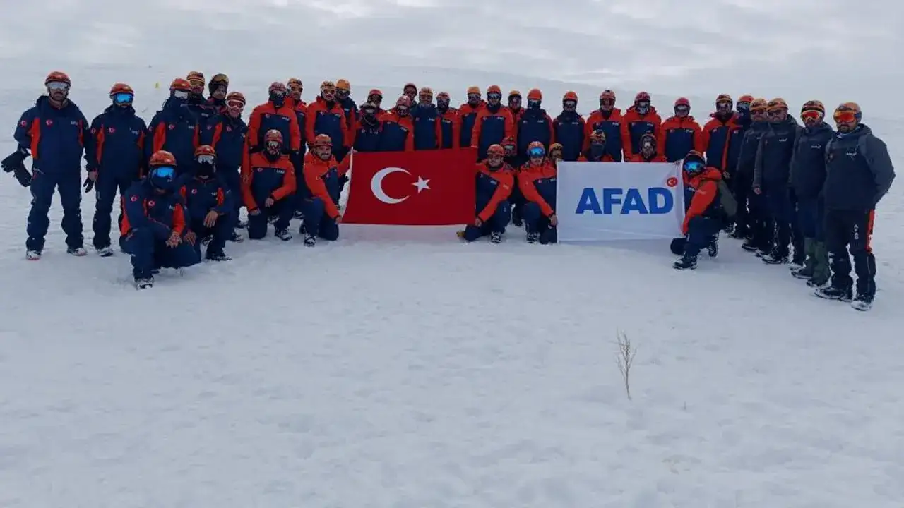 Bayburt AFAD ekibi Van’daki çığ eğitimine katıldı