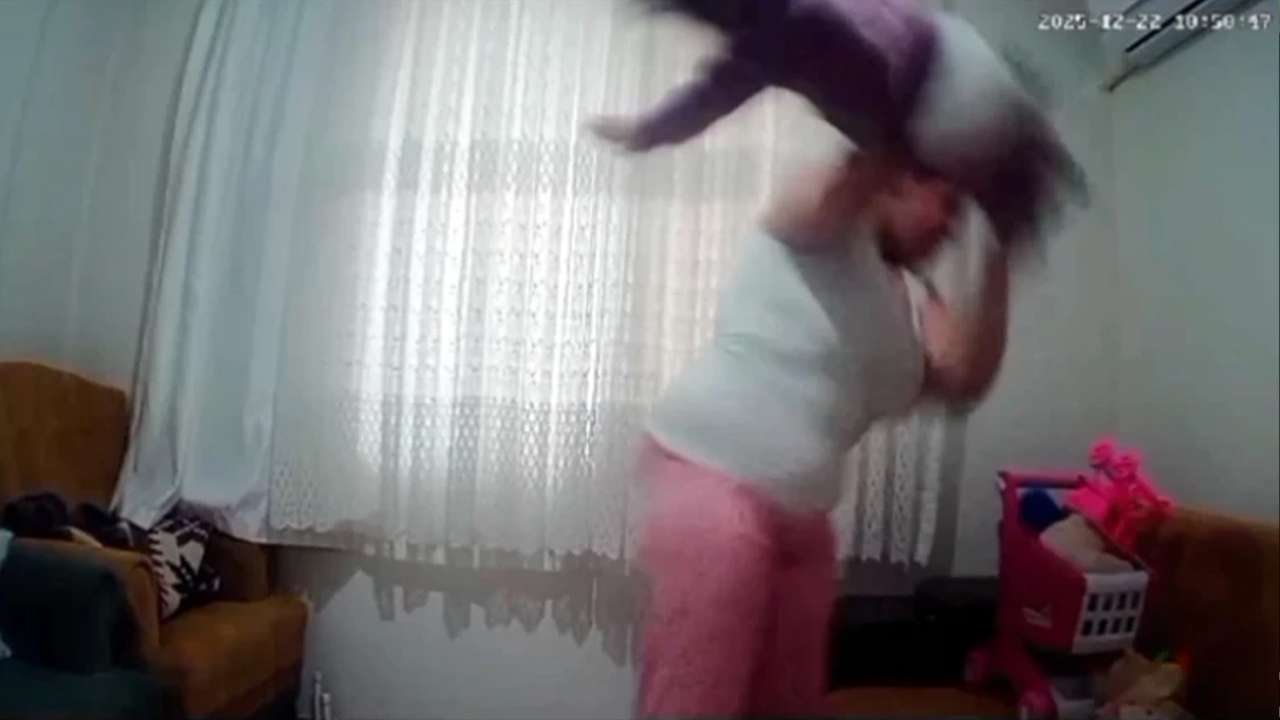 Vicdansız anne hakim karşısında: "Psikolojim bozuldu, bir kez vurdum"