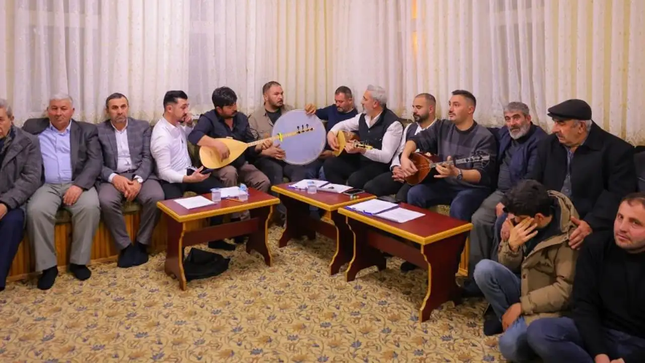 Bayburt’ta köy konağında kültür buluşması: Türküler ve yöresel oyunlar ilgi gördü