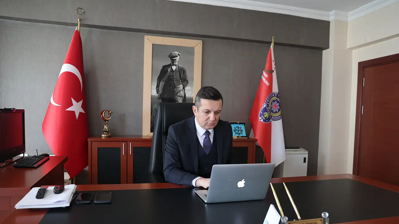 Bayburt Emniyet Müdürü Erkol, AA’nın “Yılın Kareleri” oylamasına katıldı