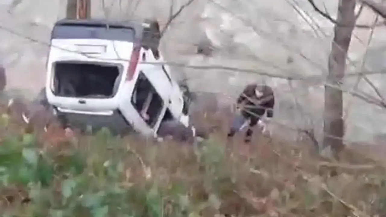 Rize'de feci kaza: Araç dereye yuvarlandı 1 ölü