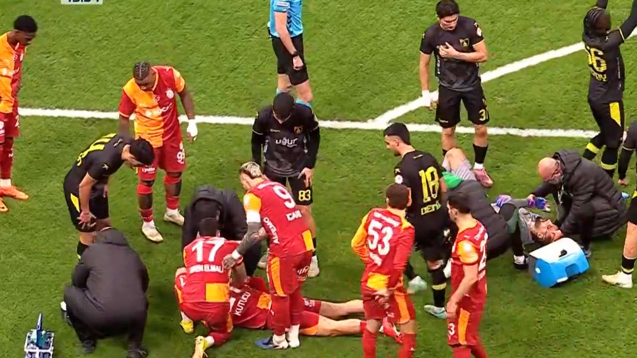 Galatasaray maçında feci kaza: İsa Doğan ve Ahmed Kutucu yerde kaldı
