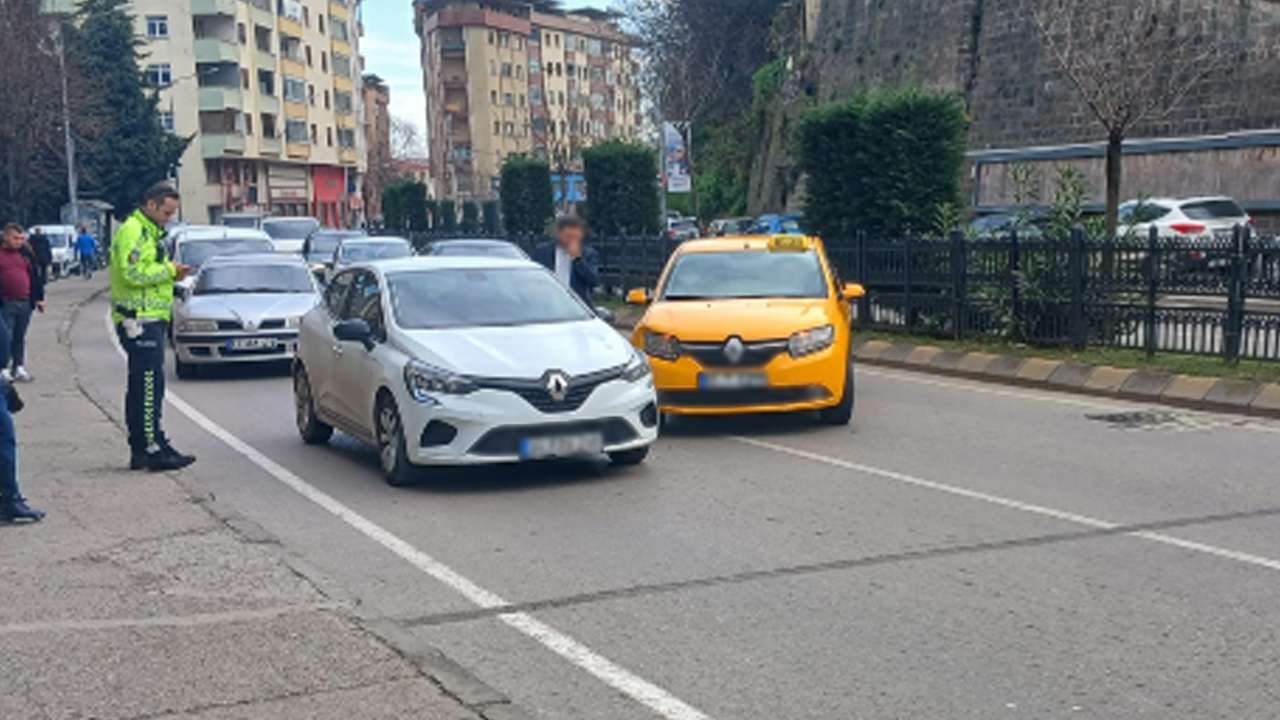 Trabzon'da trafik kazası! Kırmızı ışıkta neye uğradığını şaşırdı