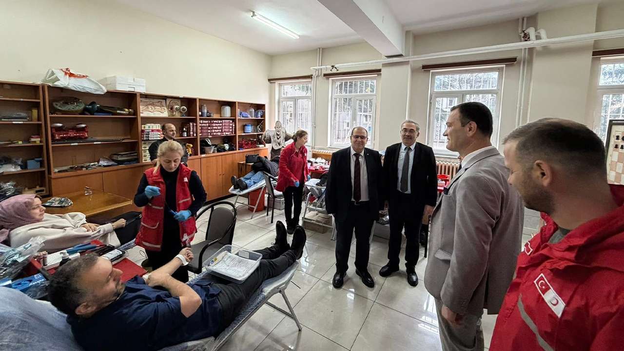 Trabzon’da eğitim camiasından kan bağışı seferberliği: 1380 ünite kan toplandı