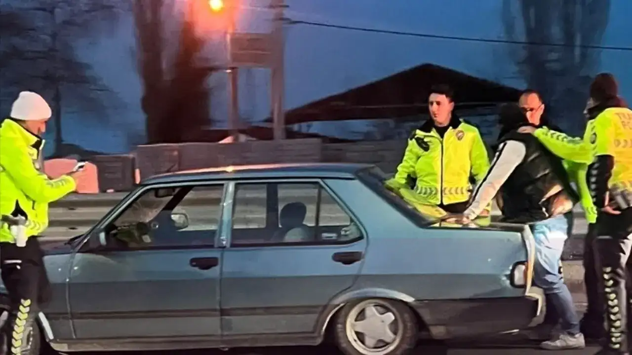 Trabzon’da plakasız araç trafiği birbirine kattı: Polisten kaçarken kazalara neden oldu