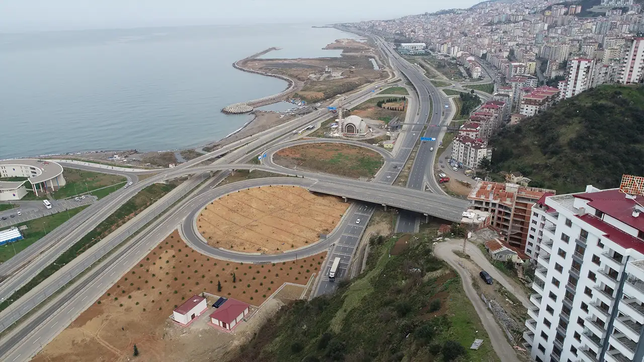 Ulaştırma ve Altyapı Bakanı Abdulkadir Uraloğlu: “Trabzon’da son 24 yılda 204 kilometre yeni bölünmüş yol inşa ettik”
