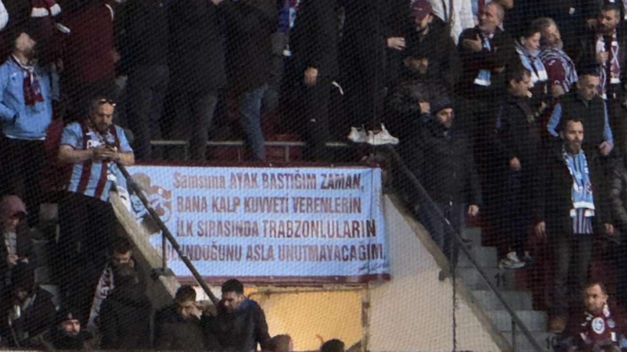 Trabzonspor taraftarından Samsun’da Atatürk İmzalı anlamlı pankart