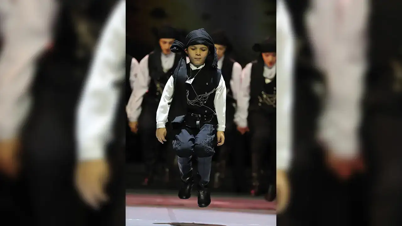 Külliye’de Trabzon gururu: Küçük Talha horonuyla büyüledi