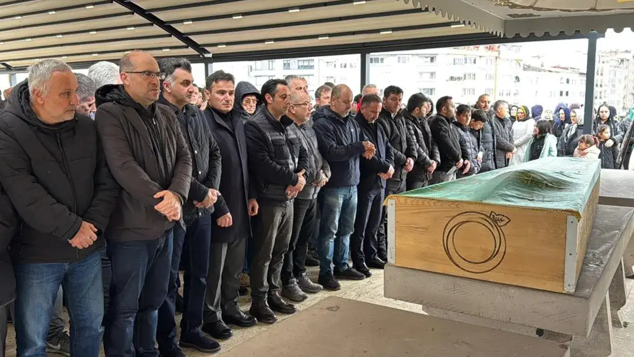 Ordu’da halı sahada kalp krizi geçiren öğretmen son yolculuğuna uğurlandı