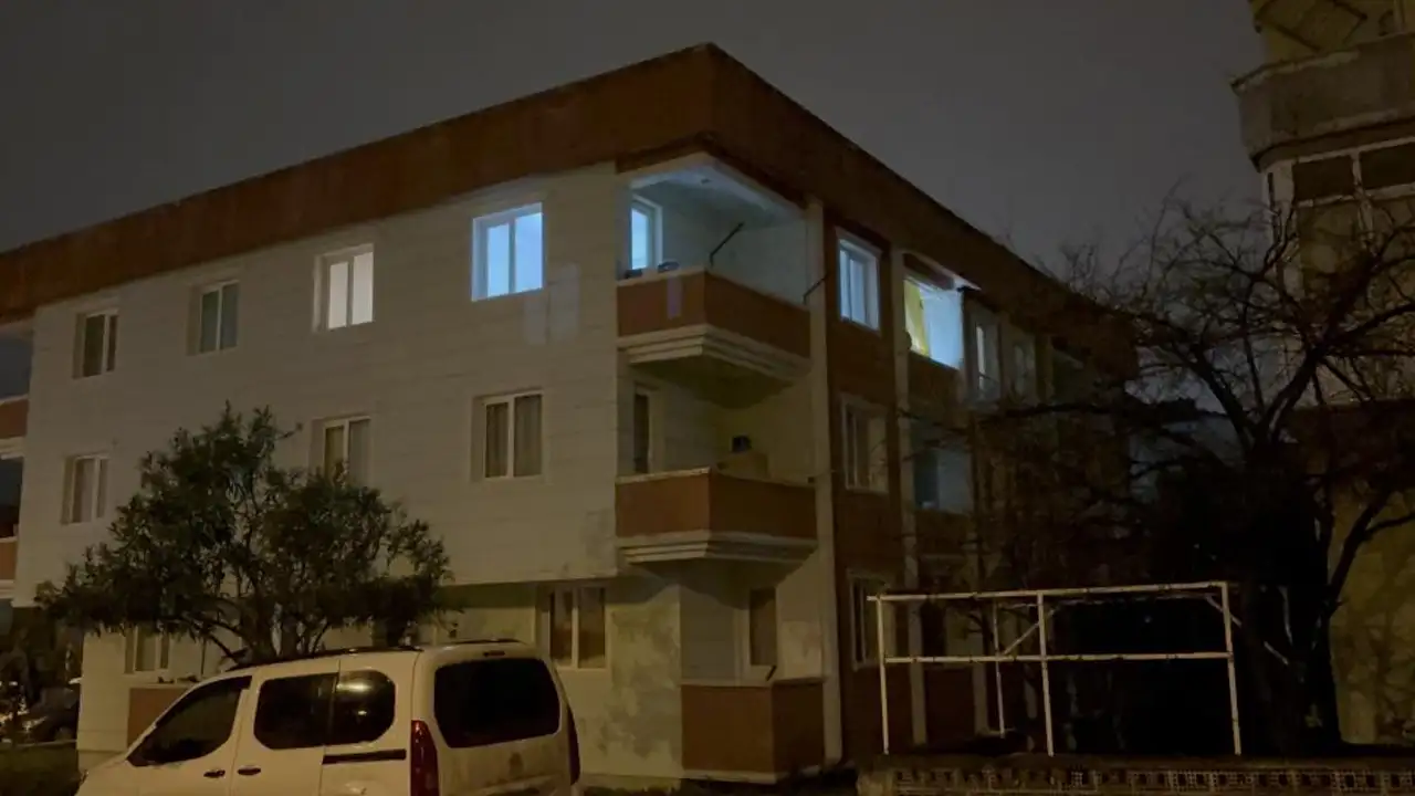 Samsun’da dayı-yeğen kavgası kanlı bitti: Ablasını bıçaklayıp balkondan atladı