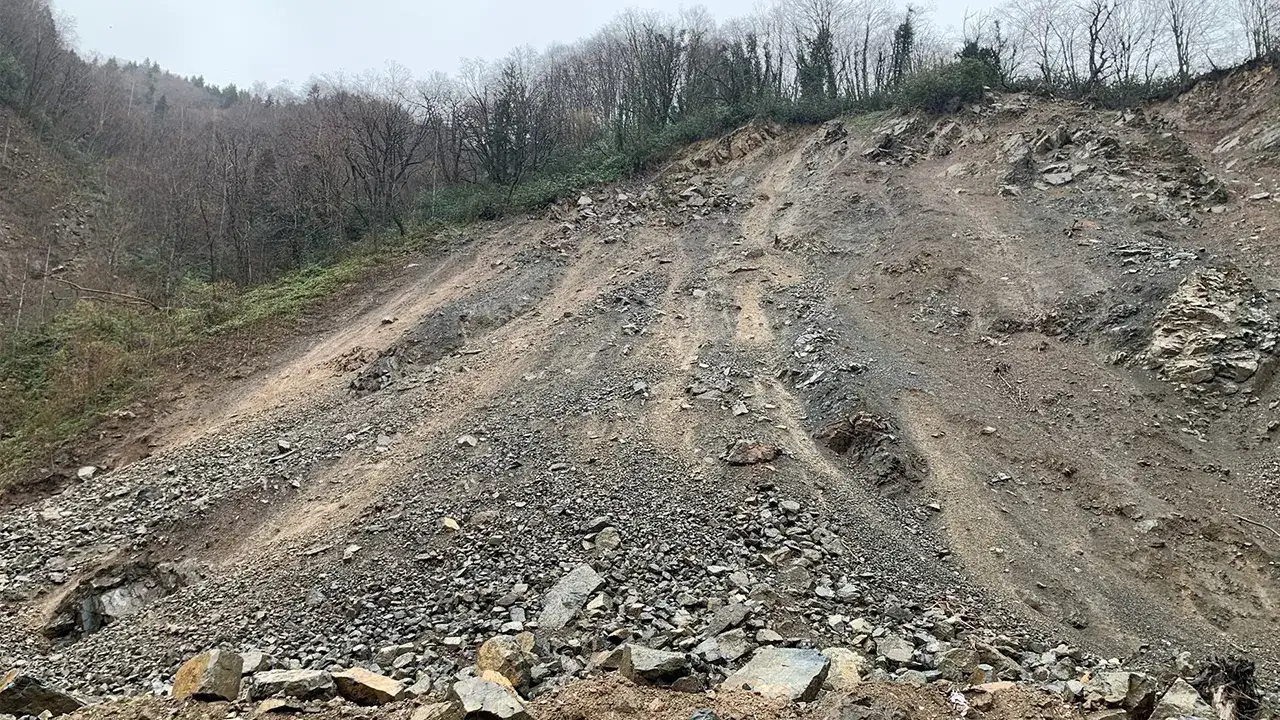Rize Çayeli’nde heyelan: Köy yolu yeniden ulaşıma kapatıldı